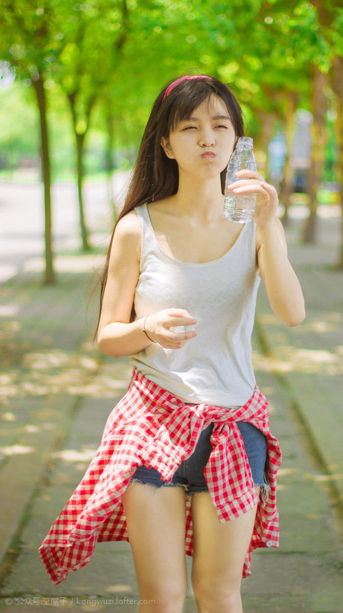 德甲赛场，战术多样激发精彩瞬间，德甲经典比赛